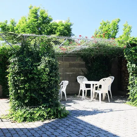 ゲストハウス Bakterhaz Vendeghaz