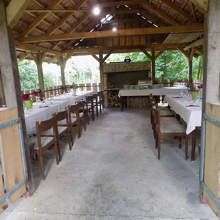 ゲストハウス Bakterhaz Vendeghaz *